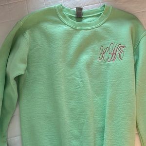 Gildan sweatshirt